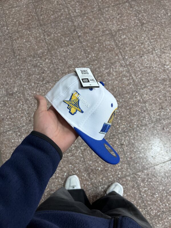 Gorra cerrada Warriors